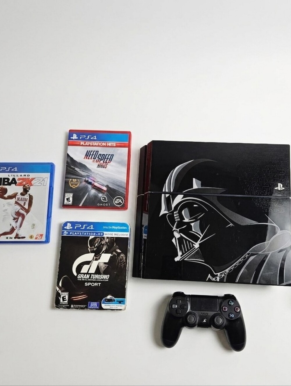 Sony PlayStation 4 Star Wars Darth Vader Limited Edition Bundle